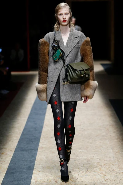 Look 17